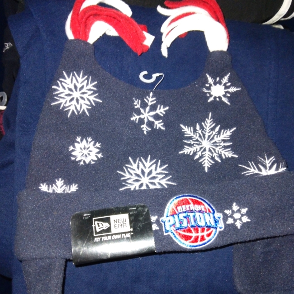 New Era Detroit Pistons winter hat w/chin strap